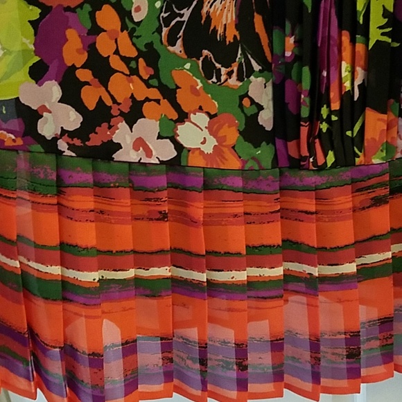 Gorgeous floral dress - Picture 5 of 6